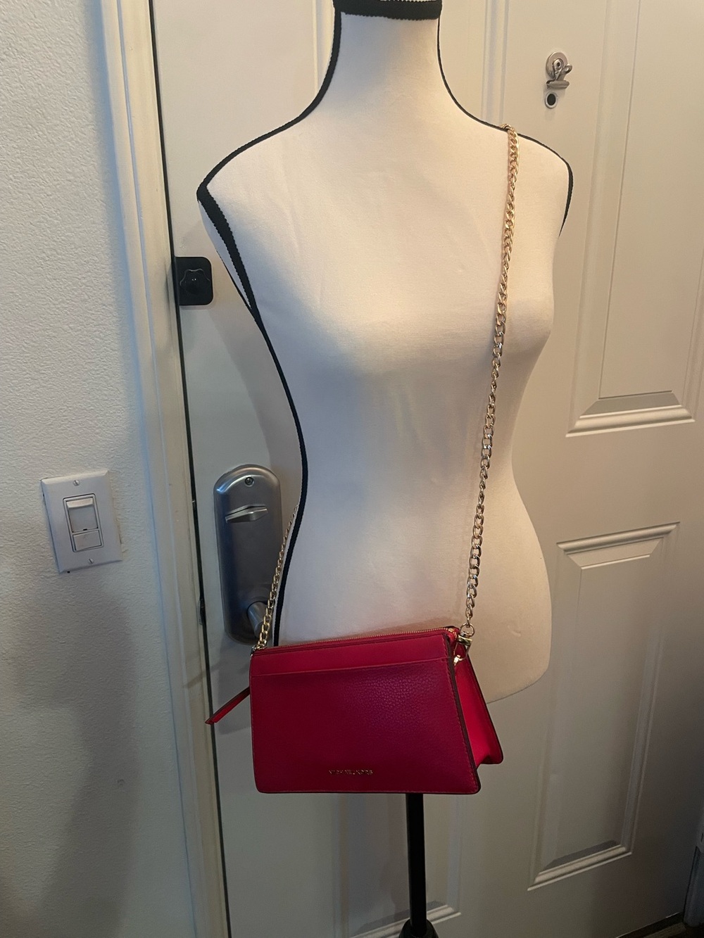 MICHAEL‎ KORS Empire Red Convertible Crossbody clutch gold Chain